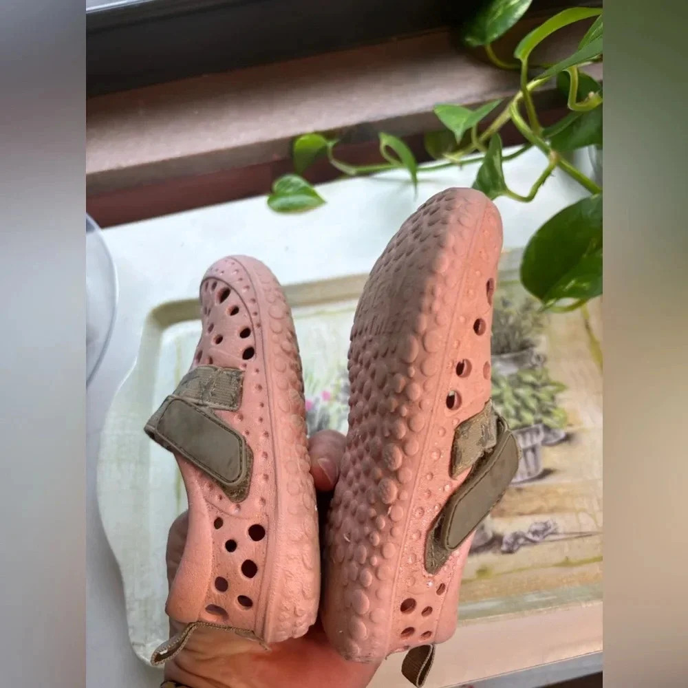 Western Chief kids pink Water Shoes 11/12 - Picture 3 of 8